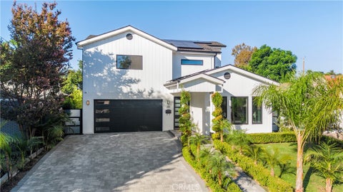 Photo of 251 S Griffith Park DR, Burbank, CA 91506 (MLS # BB26225434)