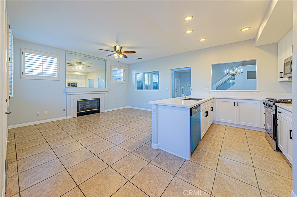 2030 Villa Del Lago B