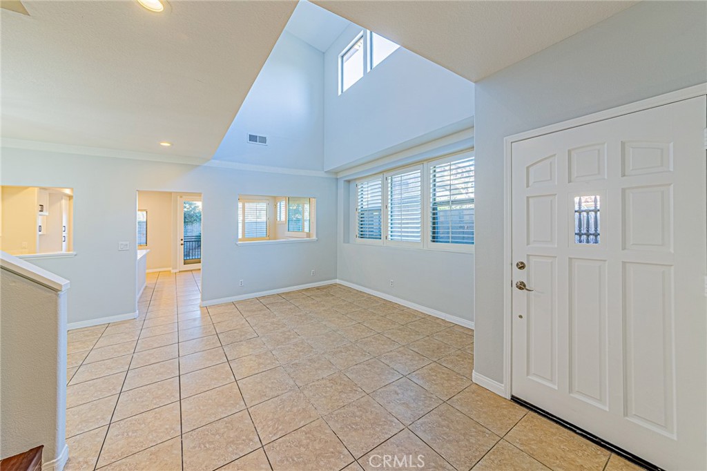 2030 Villa Del Lago B