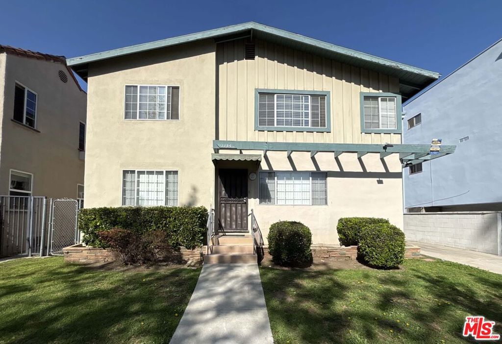 Large 2Bd/2Ba Apartment near Pico & Doheny! Available now! This spacious unit in Pico/Robertson neighborhood features hardwood floors, large bedrooms with ample closet space, and bathrooms with a tub/shower combo. Three separate wall AC units, one in the dining/living room, and one in each of the bedrooms, ensures year-round comfort, as desired. The kitchen comes equipped with a refrigerator and gas stove. Plus, enjoy the ease of onsite laundry facilities and one designated off-street parking space. Conveniently located near all shopping, dining, and everything this prime location (Pico/Robertson area) has to offer.