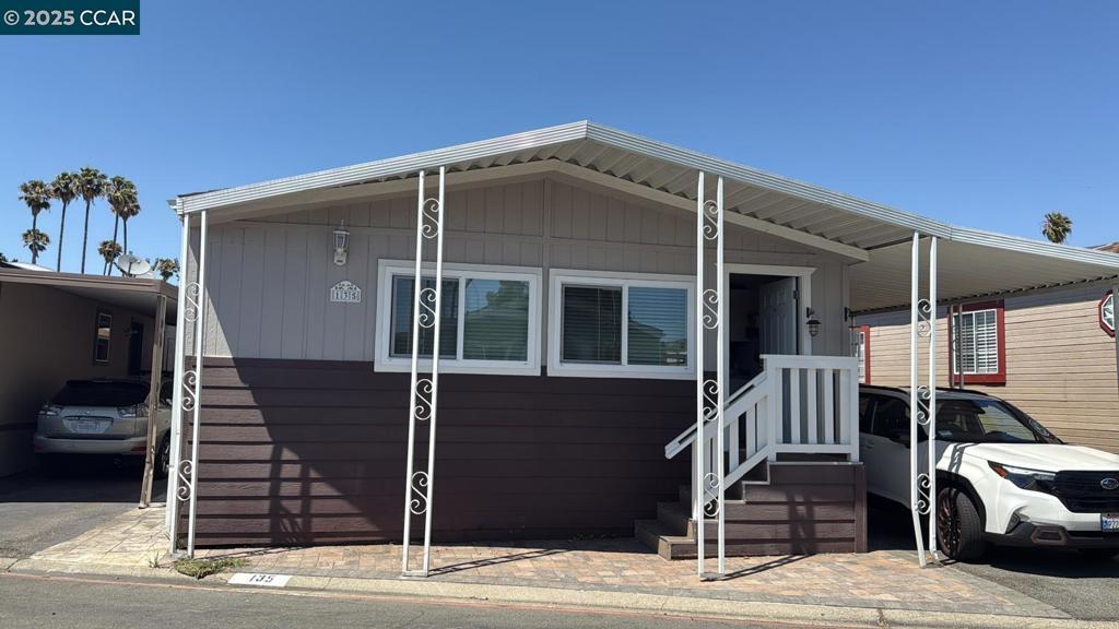 Nice open space unit, go and see for your selves Space rent is aproximate $2,050 Please ask office for a more accurate monthly rent.