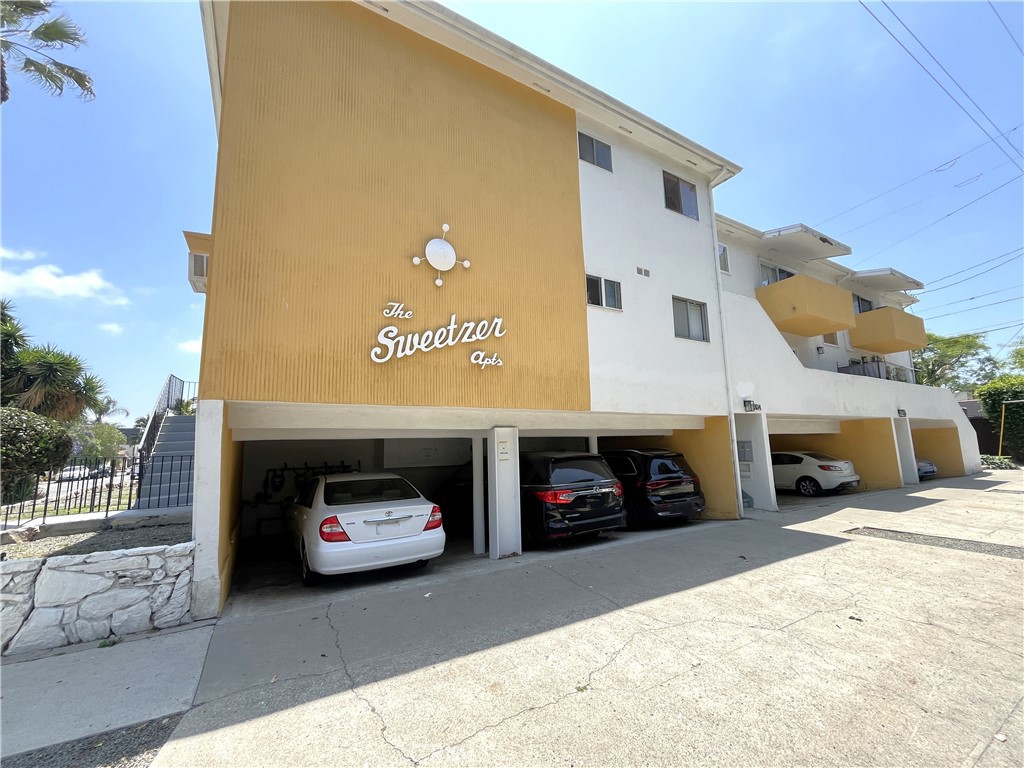 This beautifully updated 1-bedroom, 1-bathroom apartment offers a bright, inviting space in the heart of West Hollywood. The unit features gleaming hardwood floors throughout, convenient hallway storage cabinets, and a living room closet with mirrored doors that add a sense of space and light.
The kitchen is stylish and functional, featuring modern cabinetry and stainless steel appliances including a refrigerator, stove, oven, microwave, and dishwasher. A stackable washer and dryer are located in-unit for added convenience, with an additional shared laundry room available in the building.
This prime location offers easy access to major roads and public transit, making commuting simple. You’re close to everyday essentials such as Cedars-Sinai Medical Center, fitness centers, local parks, and quick freeway connections — while still enjoying the quiet, walkable neighborhood feel that West Hollywood is known for.
Schedule your showing today and enjoy the convenience of living where everything you need is close by!