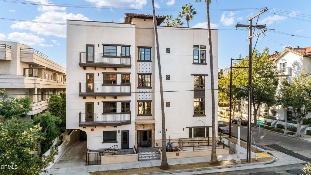 139 S Oak Knoll Avenue 103, Pasadena CA 91101