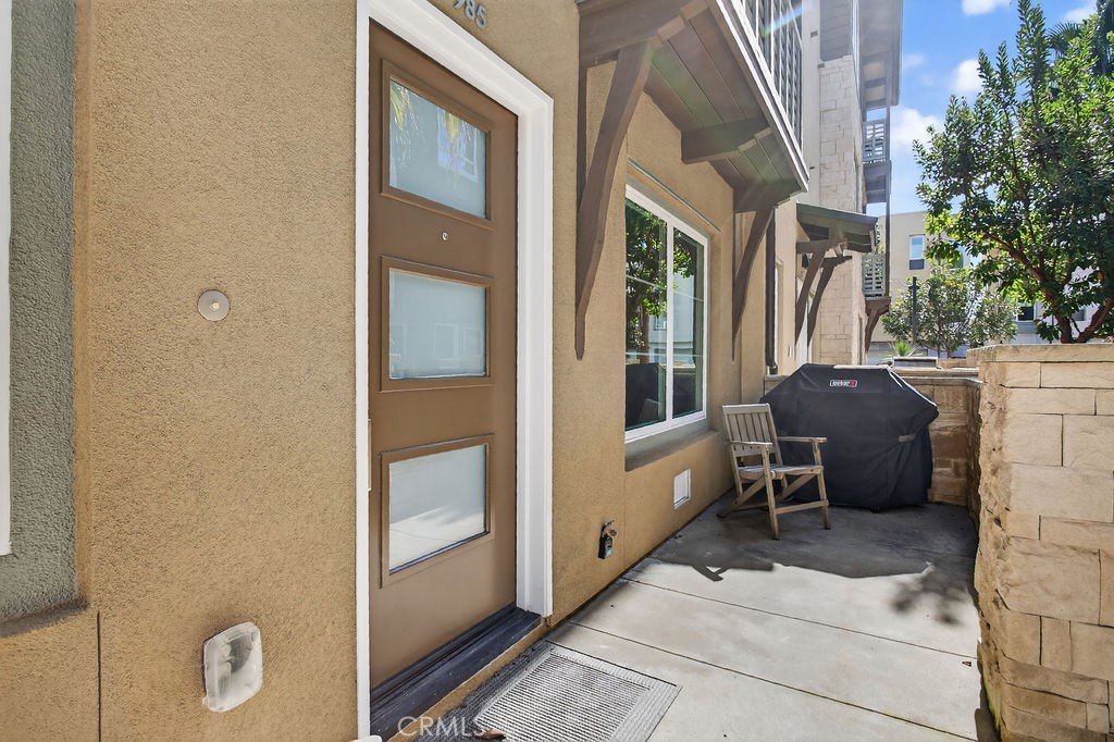 985 Doheny Way