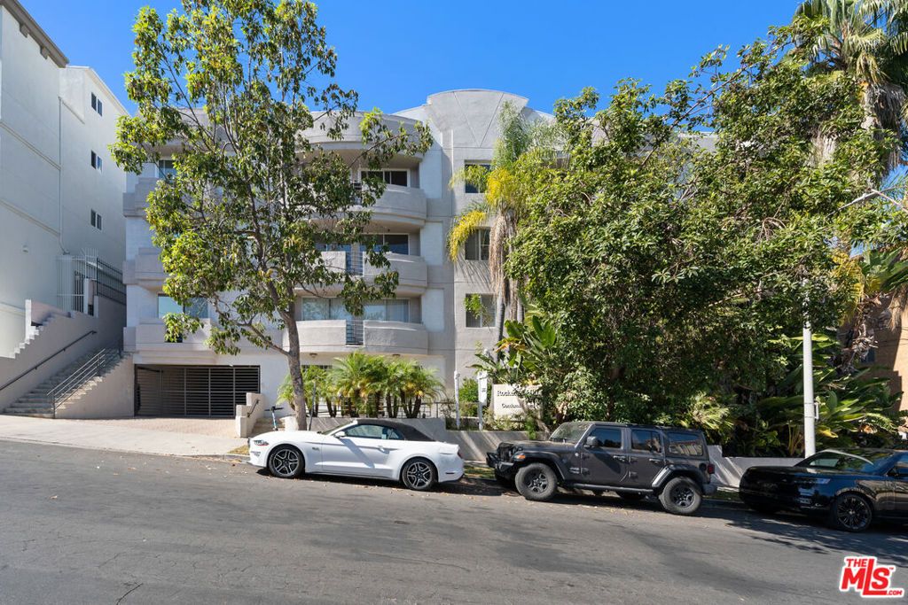 Photo of 11535 Rochester Avenue #301, Los Angeles, CA 90025 (MLS # 26666267)