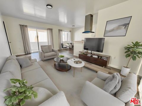 Photo of 1426 S Orange Grove Avenue #9, Los Angeles, CA 90019 (MLS # 26676167)