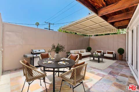 Photo of 609 N Doheny Drive #C, Beverly Hills, CA 90210 (MLS # 26859623)