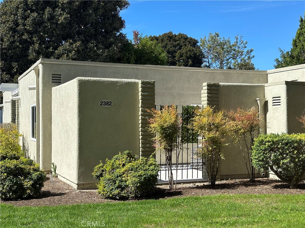 2382 Via Mariposa W D