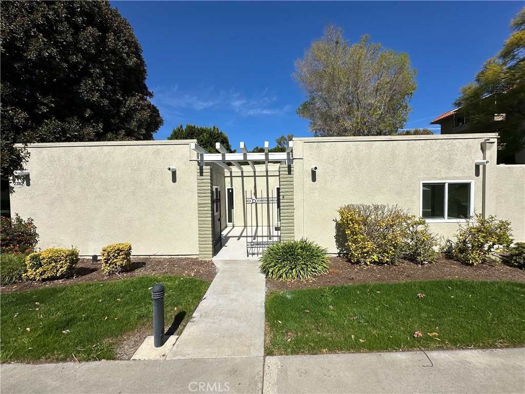 2382 Via Mariposa W D