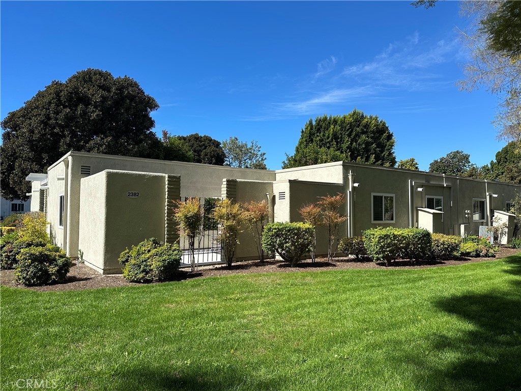 2382 Via Mariposa W D