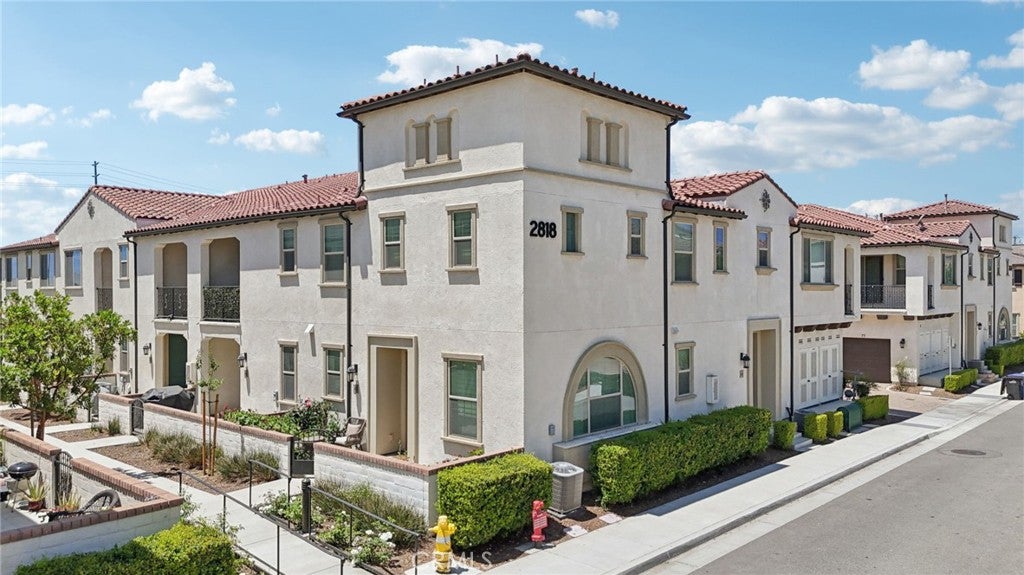 2818 E Berry Loop Privado