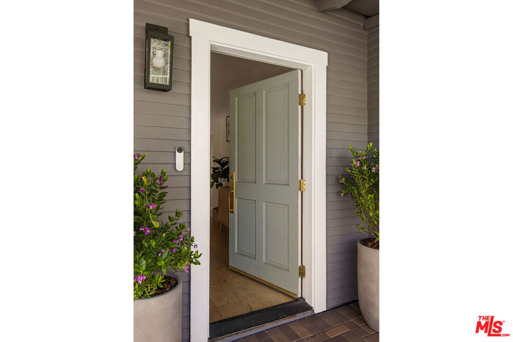 2415 Edgewater Terrace