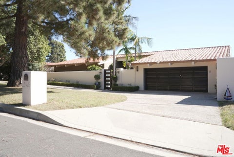Photo of 1348 Via Coronel, Palos Verdes Estates, CA 90274 (MLS # 26997035)