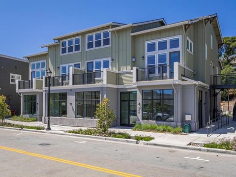 Photo of 111 Aptos Village Way #4, Aptos, CA 95003 (MLS # ML82038781)