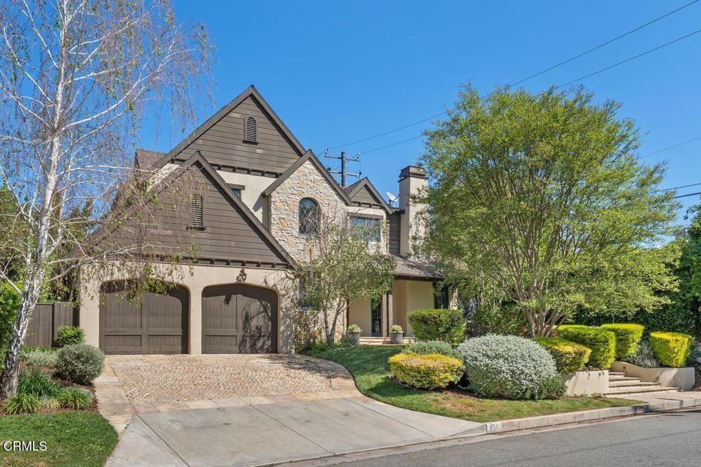 Photo of 951 Descanso Drive, La Canada Flintridge, CA 91011 (MLS # P1-26444)