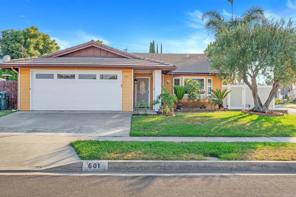 Seller will entertain offers between $725,000-$775,000. Discover this move-in ready gem in the well-established Oak Hill community! Situated on a desirable corner lot, this 3-bedroom, 2-bathroom home features elegant marble tile flooring and fresh paint throughout. The modern kitchen shines with a stylish backsplash and a spacious island, perfect for entertaining. Sliding glass door in the dining room open to a large backyard, creating an ideal indoor-outdoor flow for gatherings. Enjoy the convenience of easy access to I-15, CA-78, schools, restaurants, and shopping.
