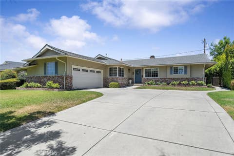 Photo of 1163 E Bennett Avenue, Glendora, CA 91741 (MLS # CV26164697)