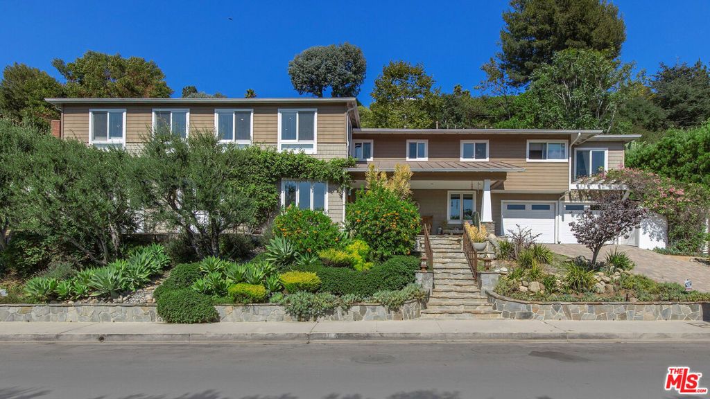 Photo of 13481 Bayliss Road, Los Angeles, CA 90049 (MLS # 25586411)