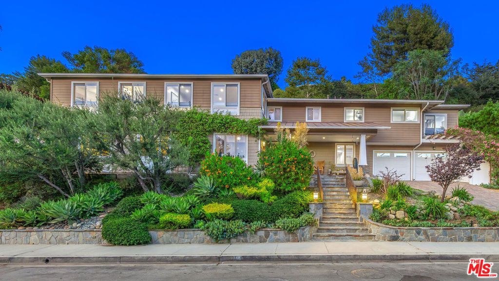 Photo of 13481 Bayliss Road, Los Angeles, CA 90049 (MLS # 25586411)