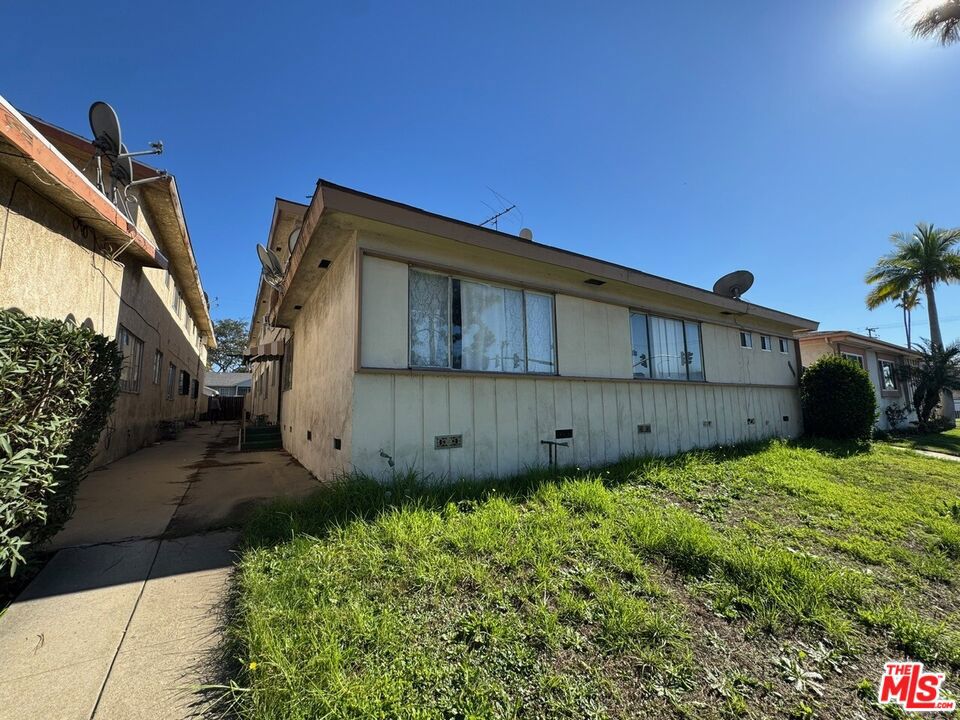 11126 Crenshaw Boulevard