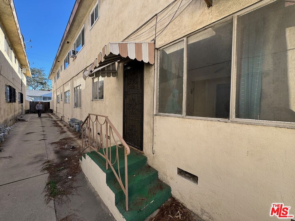 11126 Crenshaw Boulevard