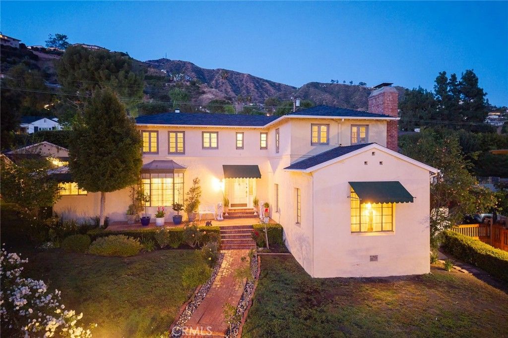 Photo of 537 Cumberland Rd, Glendale, CA 91202 (MLS # GD26079153)