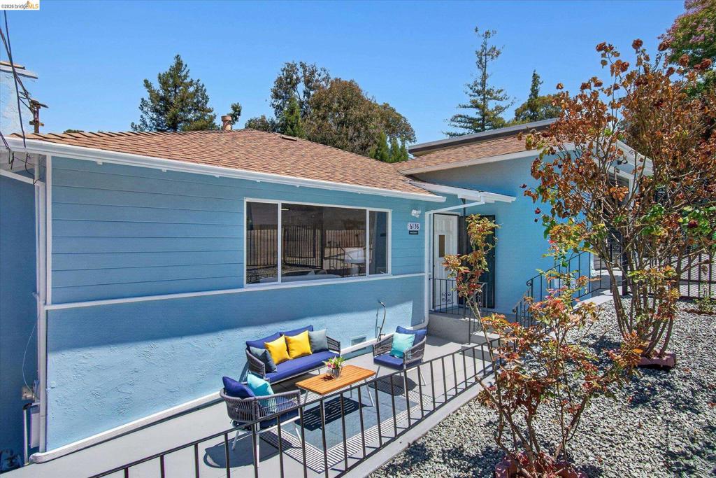 6138 Oakdale