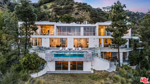 Photo of 8854 Thrasher Avenue, Los Angeles, CA 90069 (MLS # 26657231)