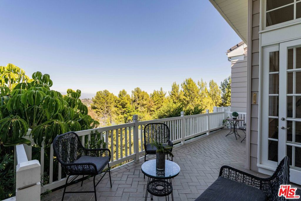 2204 The Terrace TER, Los Angeles CA 90049