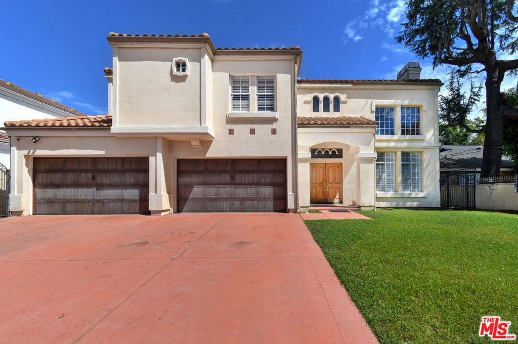 Photo of 4942 Densmore Avenue, Encino, CA 91436 (MLS # 26985773)