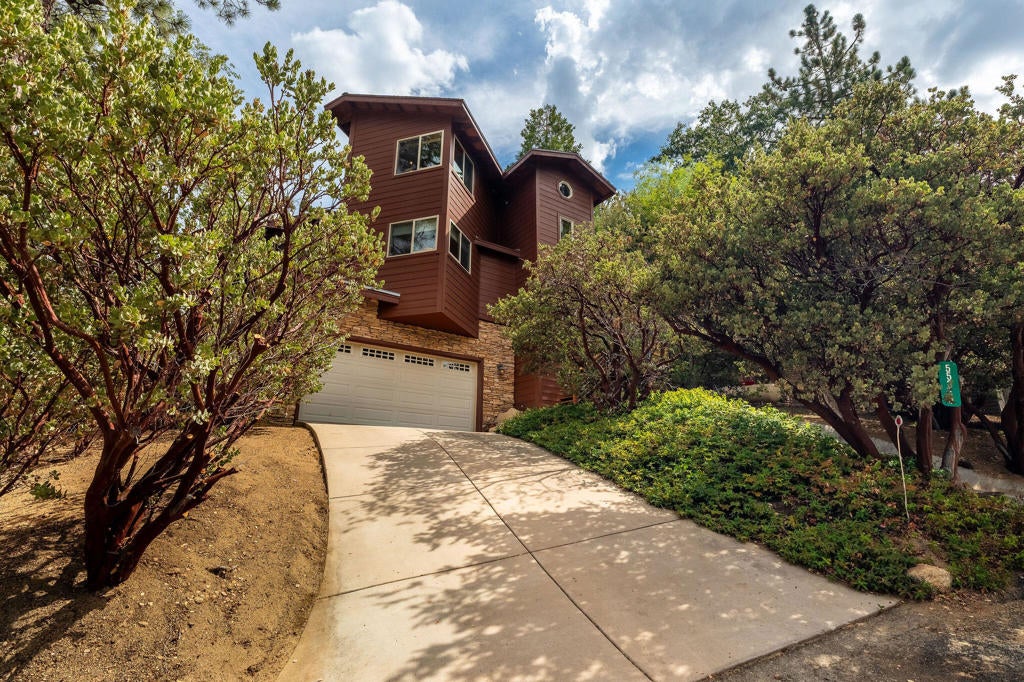 55370 Silver Tip Lane