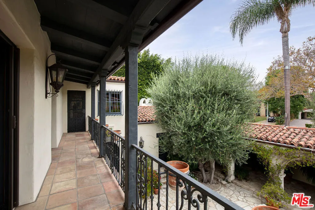 Beverly Hills, California 90210, United States, 4 Bedrooms Bedrooms, ,5 BathroomsBathrooms,Residential,Active,87820