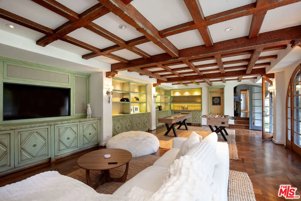 Beverly Hills, California 90210, United States, 4 Bedrooms Bedrooms, ,5 BathroomsBathrooms,Residential,Active,87820