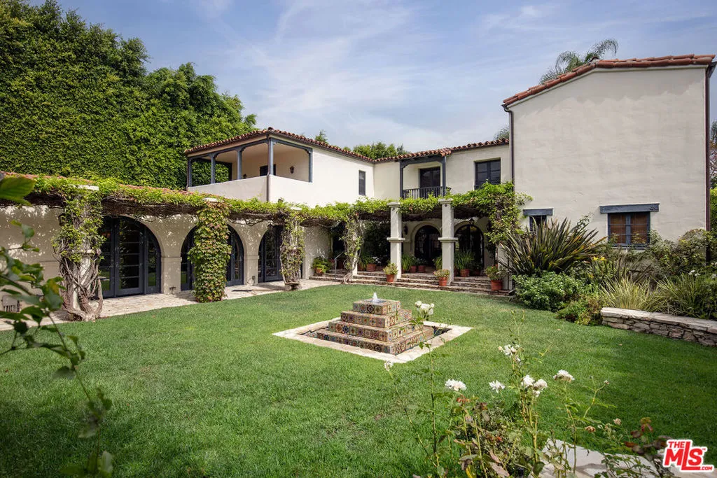 Beverly Hills, California 90210, United States, 4 Bedrooms Bedrooms, ,5 BathroomsBathrooms,Residential,Active,87820