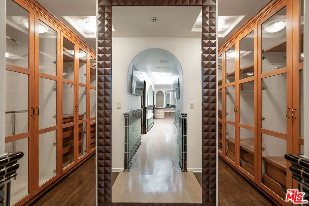 Beverly Hills, California 90210, United States, 4 Bedrooms Bedrooms, ,5 BathroomsBathrooms,Residential,Active,87820