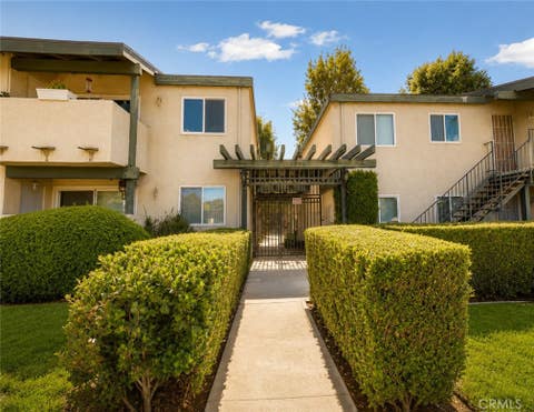 Photo of 10636 Woodley Ave #43, Granada Hills, CA 91344 (MLS # SR26171895)