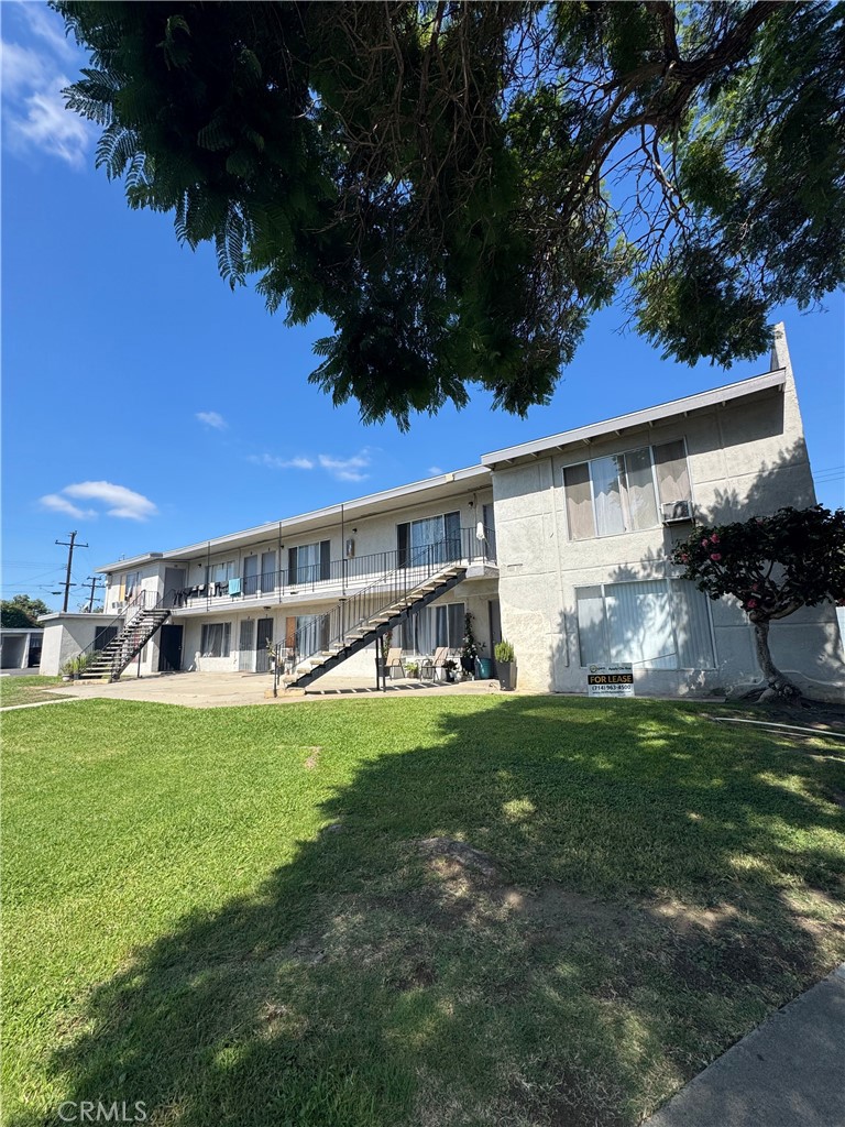 Spacious first floor 1 bedroom, 1 bathroom unit with an open floor plan. It has a nice walk-in closet with ceramic tile flooring in the main living area and wall-to-wall carpeting in the bedroom. It has an assigned 1 vehicle carport parking space. This home is close to local schools, shopping, and employment areas. This home is 3/4 mile east of Centennial Park. Centennial Park 69.50-acre park with picnic areas, basketball courts, a skate park, playground, and a lake.
