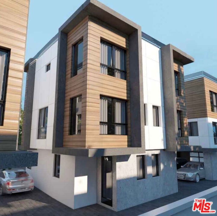 553 N Heliotrope Drive