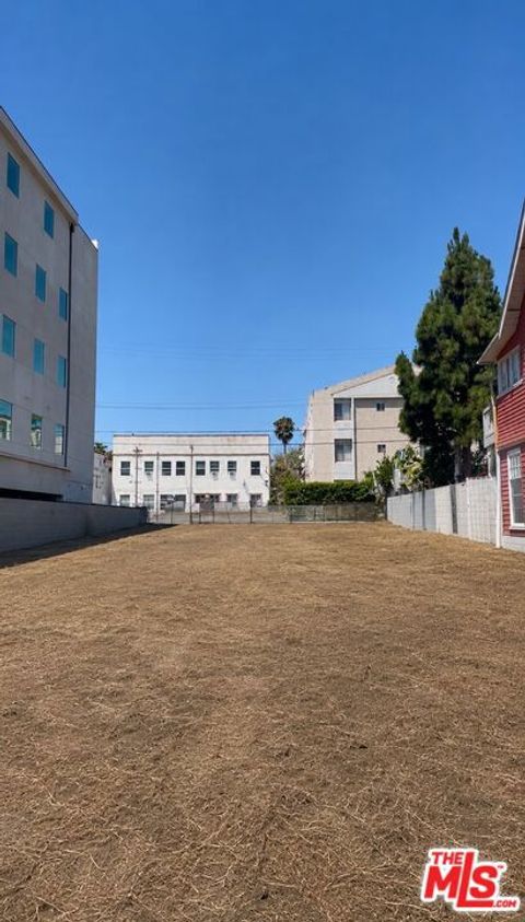 Photo of 553 N Heliotrope Drive, Los Angeles, CA 90004 (MLS # 26861879)