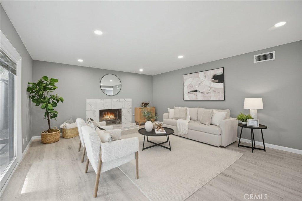 1548 Lacewood