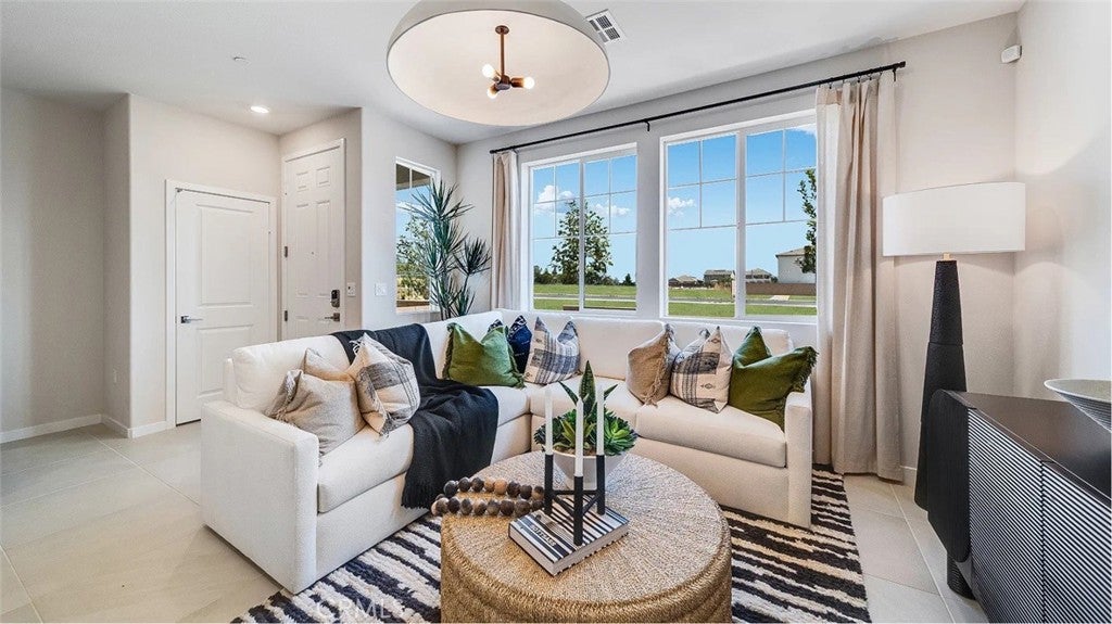 2703 Cloudview Privado