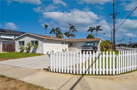 Photo of 2252 Federal Ave, Costa Mesa, CA 92627 (MLS # SW25234660)