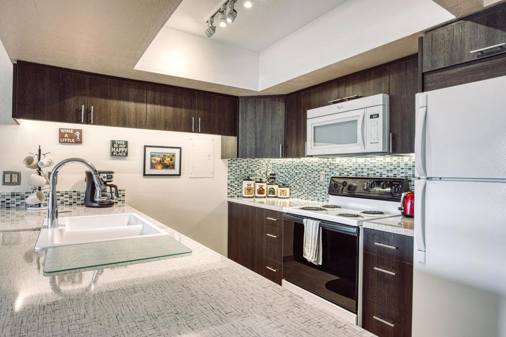 1655 E Palm Canyon Drive 116