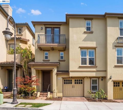 Photo of 215 Olive Hill Dr Dr, San Jose, CA 95125 (MLS # 41128878)