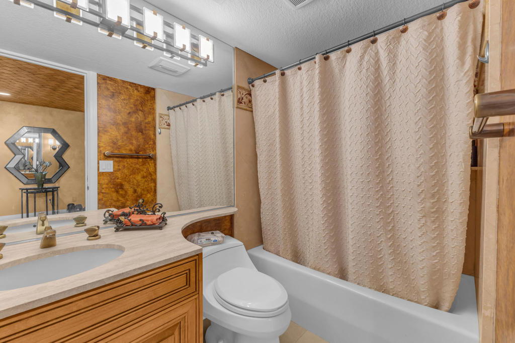 Rancho Mirage C.C. - Residential Lease