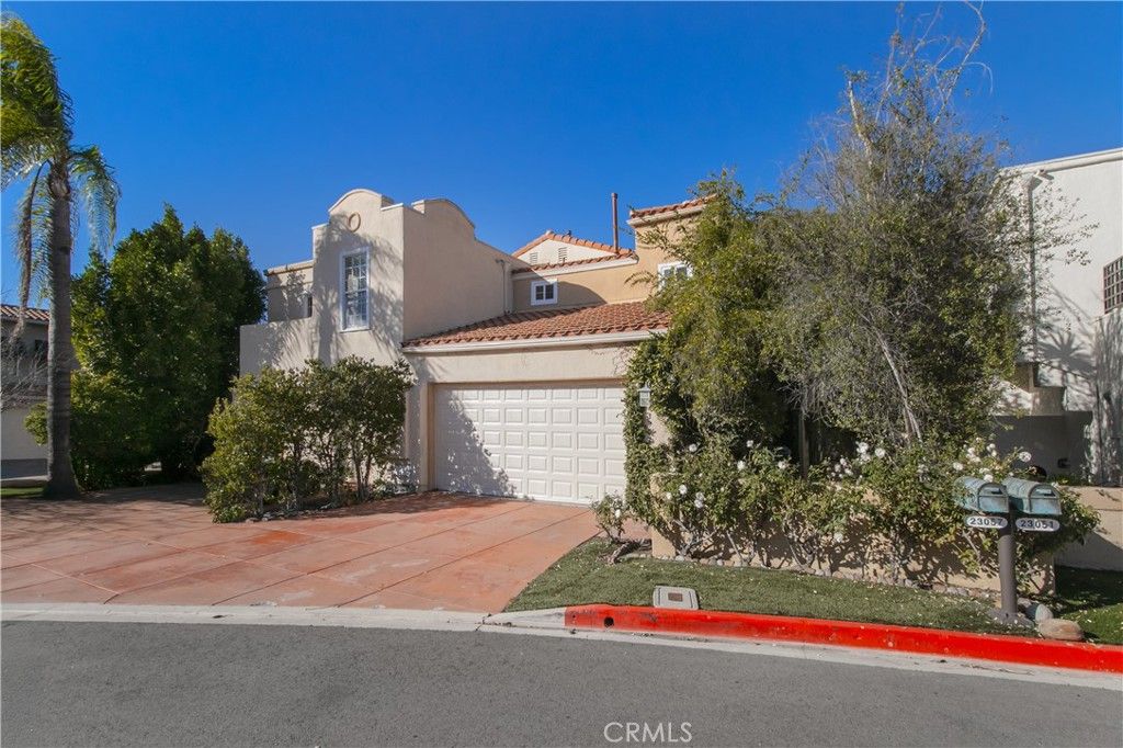 Photo of 23057 Park Este, Calabasas, CA 91302 (MLS # SR26007210)