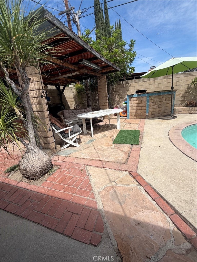 3405 E Harding