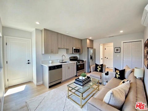 Photo of 3207 W 3rd Street #7, Los Angeles, CA 90020 (MLS # 26857189)