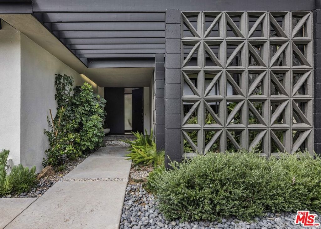 listing image 130723433124740132121