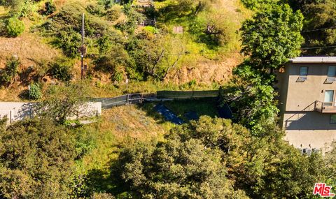 Photo of 2123 Groveland Drive, Los Angeles, CA 90046 (MLS # 26659551)